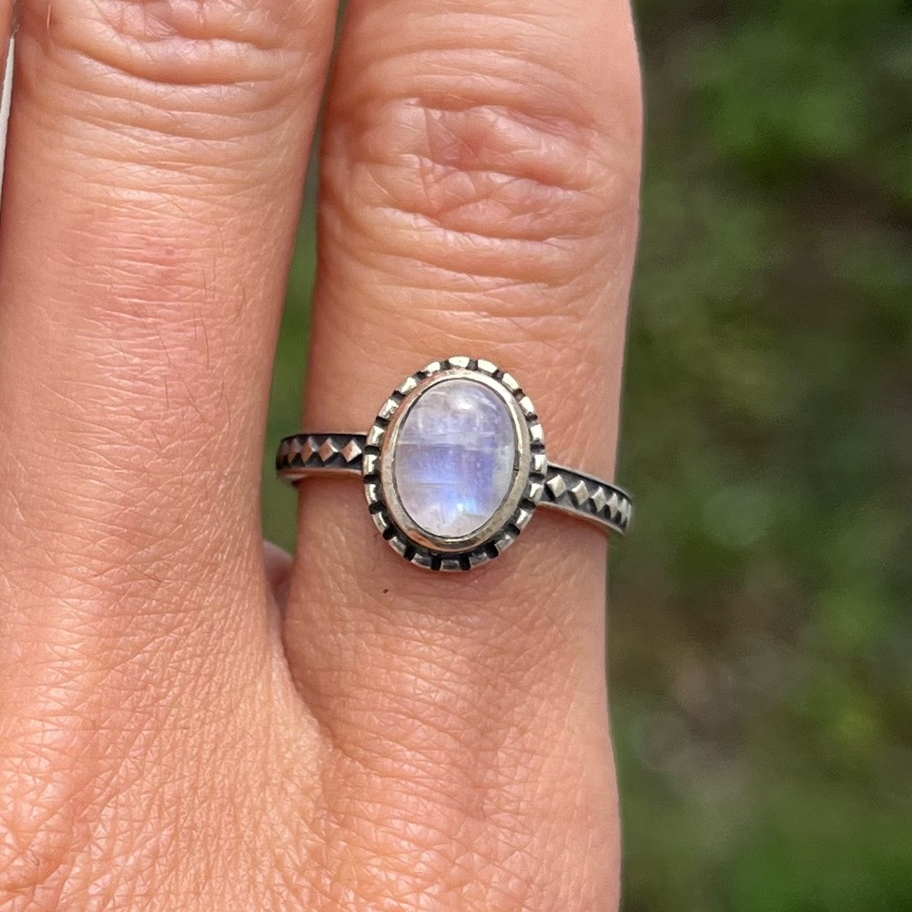 Moonstone ring - Picture 2 of 3